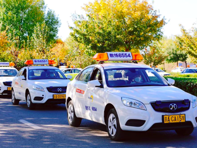 東方時尚駕校教你學(xué)習(xí)側(cè)方停車技術(shù)要點