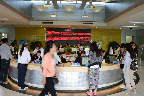 東方時(shí)尚駕校：需要踩離合嗎？