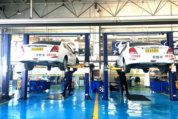 雨天開車技巧 雨天開車注意事項(xiàng)