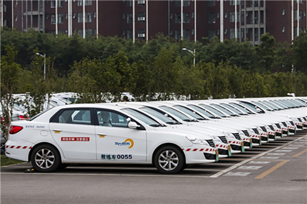 東方時(shí)尚駕校官網(wǎng)上科目二考試需要牢記的知識(shí)點(diǎn)