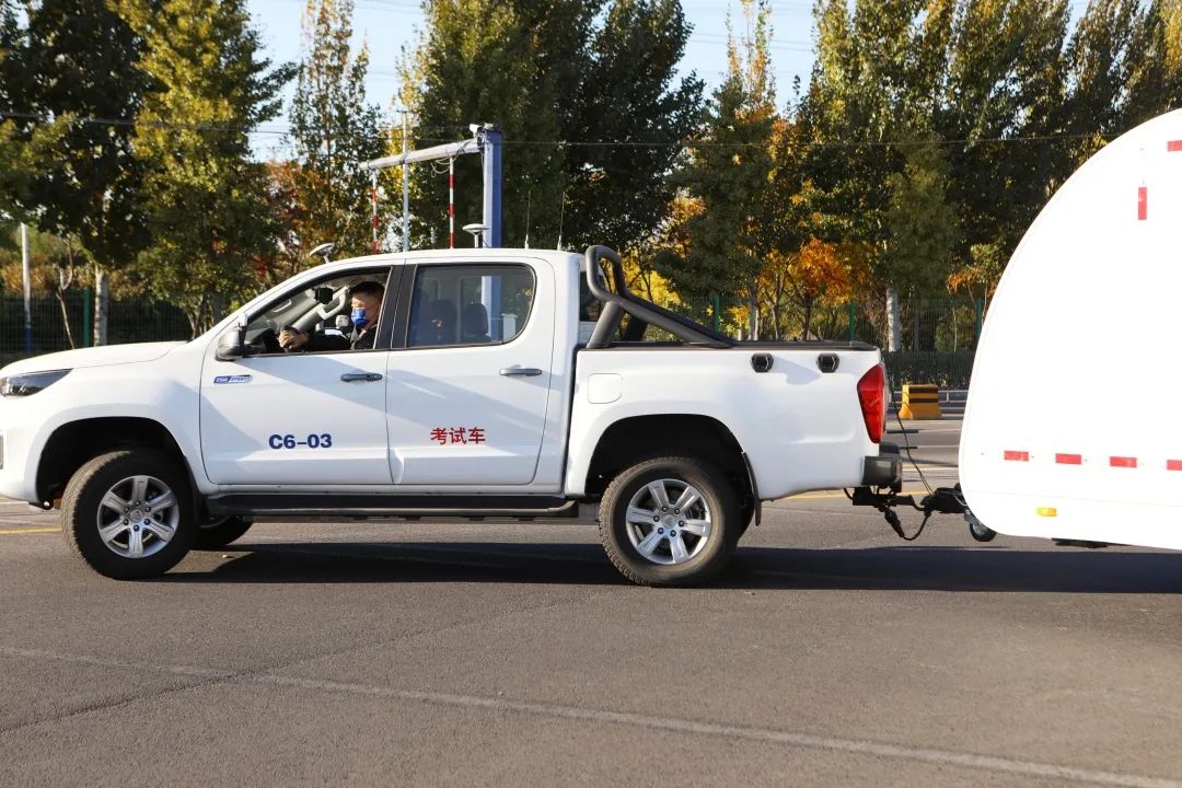 恭喜著名演員洪劍濤老師北京東方時尚駕校喜提C6駕照