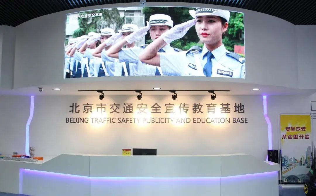 「東方時尚駕校」