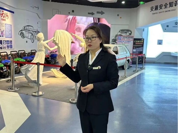 「東方時尚駕校」