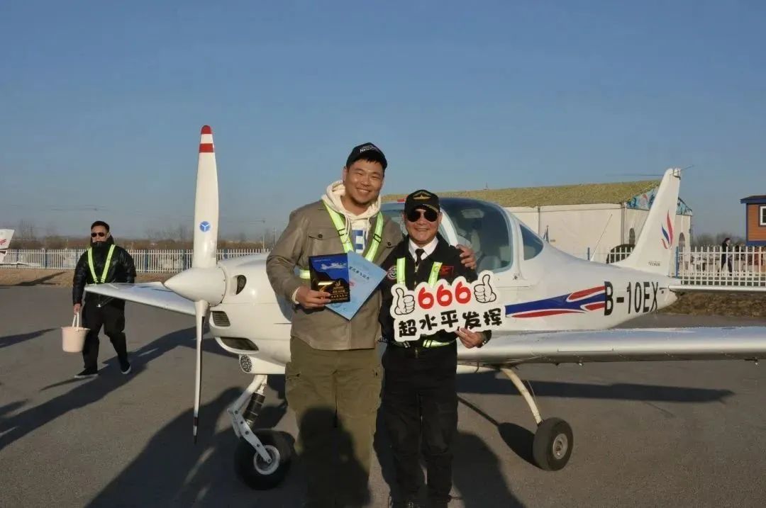 「東方時尚駕校」