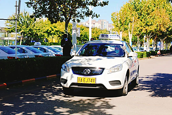 東方時尚駕校提醒您如何提高汽車的防盜能力呢？